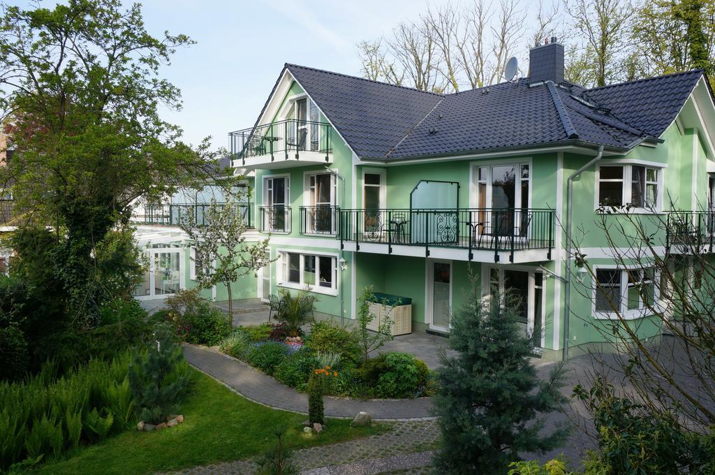 Hotel Garni Inselparadies Цингст Экстерьер фото